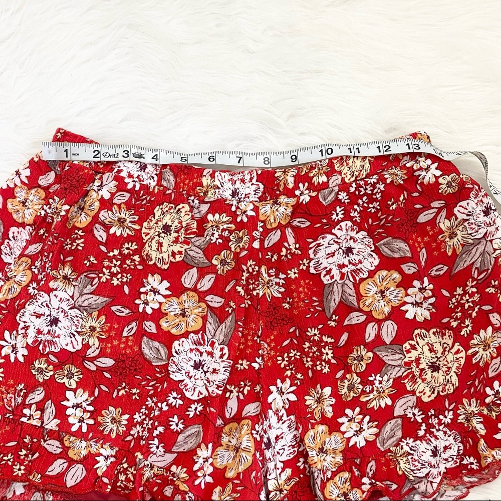 Red Floral Print Shorts - Picture 3 of 3